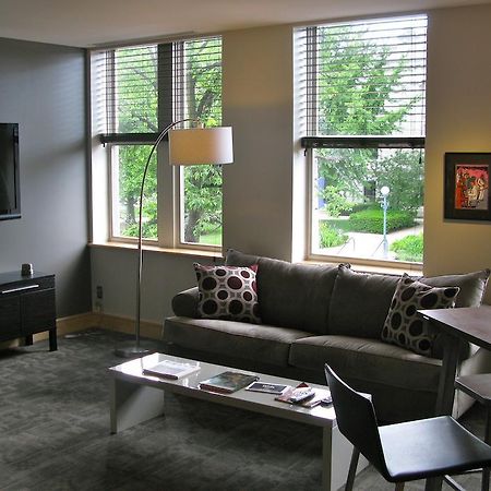 Suites At 118 Bloomington Exteriör bild