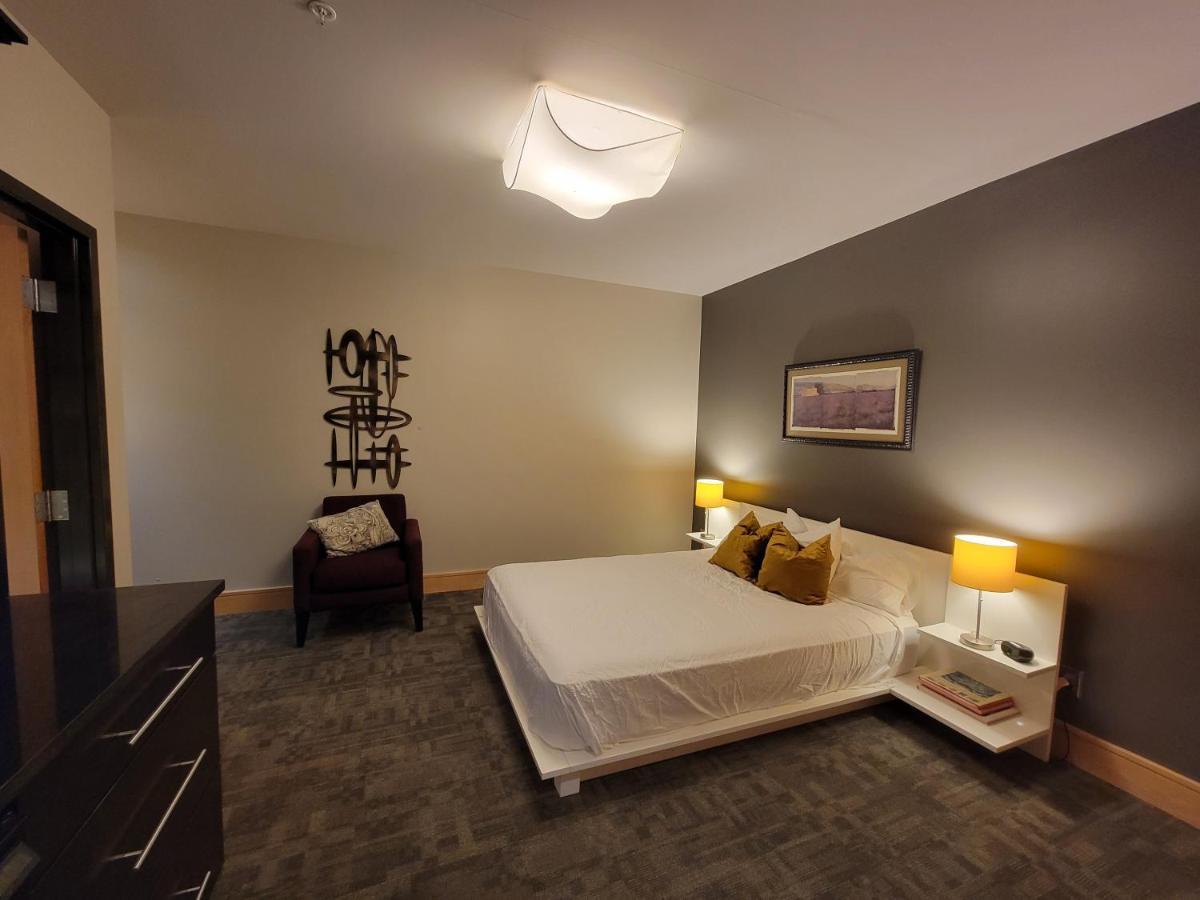 Suites At 118 Bloomington Exteriör bild