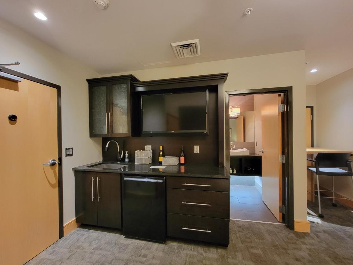 Suites At 118 Bloomington Exteriör bild