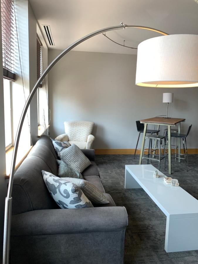 Suites At 118 Bloomington Exteriör bild
