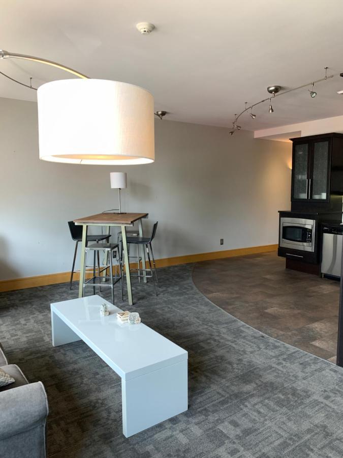 Suites At 118 Bloomington Exteriör bild