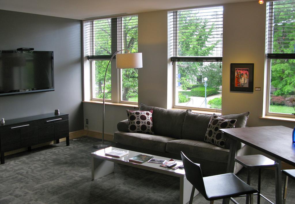 Suites At 118 Bloomington Exteriör bild
