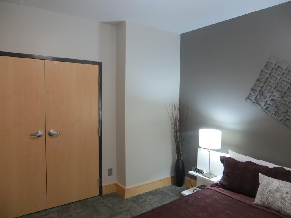 Suites At 118 Bloomington Exteriör bild