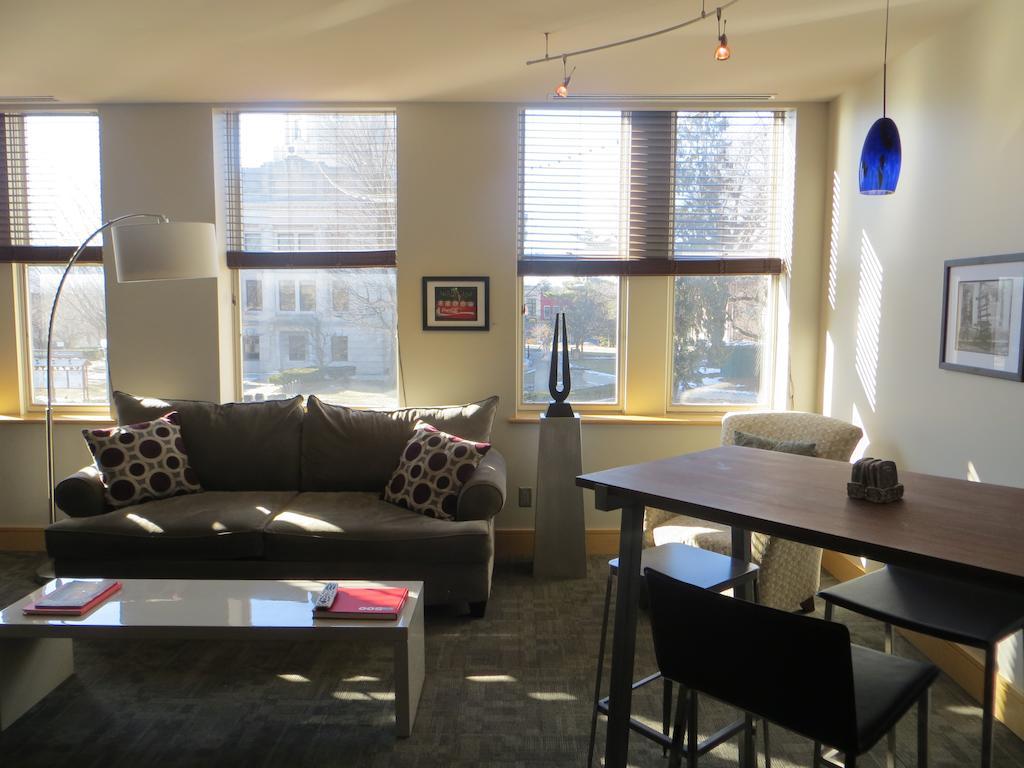 Suites At 118 Bloomington Rum bild