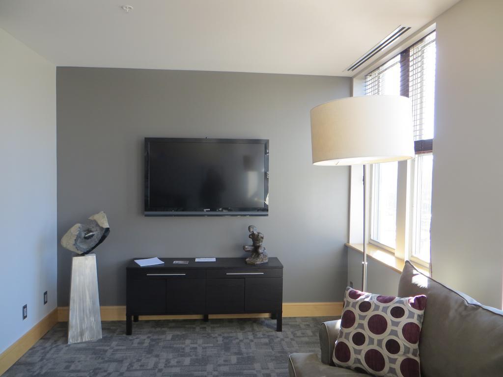 Suites At 118 Bloomington Exteriör bild